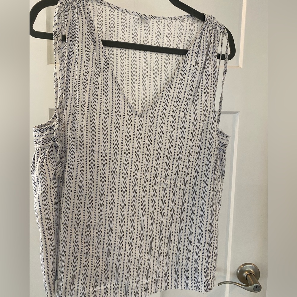 Old Navy Shoulder Tie Top. Size Medium